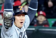 [포토]'사랑하는 부인(김인정), 내 적시타를 보셨나?'  2타점 하주석