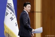 '에너지 특사' 강훈식 "3개국과 원유 나프타 추가 확보 협의"