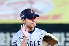 [한번에쓱]'8회말 지웠다!' 무실점 역투 정우주