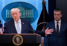 [속보]트럼프 "호르무즈 개방 조건으로 이란 공격 2주간 중단"