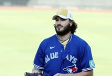 "축하해 현진이 형" 폰세, 아침부터 한화 경기 봤나... '무릎 수술→시즌 아웃' 아픔에도 류현진 1500K 챙겼다