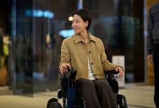 김신록, 연상호 감독의 신작 '군체'서 동갑 전지현과 첫 연기호흡