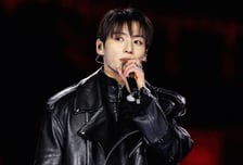 BTS 정국, '욕설' 논란에 "잘못은 아니지만…아미들에 사과"