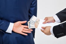 선수들 몸값 뻥튀기, 5900만원 '꿀꺽'...시청 씨름단 감독 '구속'