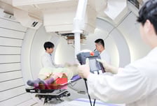 "치료 불가" 이런 암환자도 낫는다? '꿈의 치료기' 양성자 효과, 어디까지