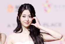 르세라핌 허윤진, 한강서 꽃 싹둑싹둑..."이게 불법? 몰랐다" 사과