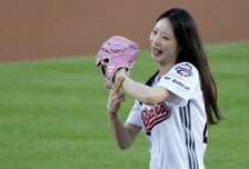 [포토] 임리원 '두산 찐팬 입증 순간'