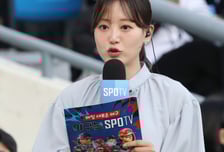 [포토] 김혜빈 아나 '패딩은 벗었어요'