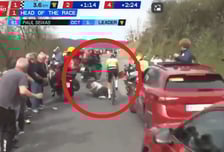 '충격' 쓰러진 관중 위로 사이클이 '쌩'... 사람 목숨보다 직진? 아수라장 된 현장 "목숨 걸고 자전거 타네"