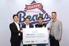 '실책(일반쓰레기) 줄이고 타율(재활용률) 올리자!' 두산, 애큐온 캐피탈과 친환경 캠페인 업무협약 체결