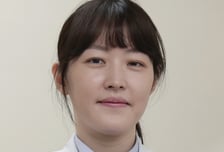 갑자기 찾아온 '변비' 그냥 넘겼는데…몸 굳는 '이 병' 신호였다