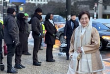 홍라희 여사, 3.1조 삼성전자 주식 매각…상속세 납부 마무리