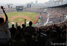 "가을야구 갈 거지? 믿는다" 90만원 점퍼도 품절...팬심에 지갑 연다