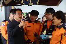 전북 병원 찾은 김민석 총리 "응급환자 미수용? 인프라 문제 잘 풀어야"