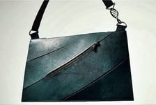 '경매가 7억' 티라노사우루스 가죽 가방 나왔다..."6800만년 만에 부활"