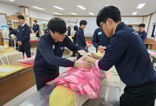 군복도 과감히 벗었다…MZ들 몰려든 '죽음을 다루는 직업'[히든카드M]