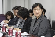 입양 속도 높인다...가정위탁아동과 위탁부모 결연 우선 심사