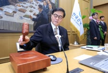 퇴임 앞둔 이창용 "금리 결정 후회스러운 면 없다"