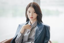 '21세기 대군부인' 아이유, 변우석 거절에도 러브콜 직진