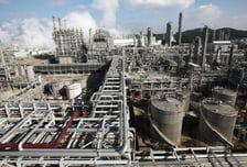 [단독]석화 재편 1호 롯데케미칼, 임직원에 '기본급 5배' 위로금