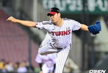 '아뿔싸' 대승 분위기인데, LG 'ERA 1.59' 특급불펜 돌연 교체 "햄스트링 뭉침 증세" [잠실 현장]