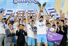 [포토]'우승트로피 들어올린' MVP 정지석