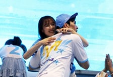 [포토]'우승하고 아내에게 달려간 김규민'