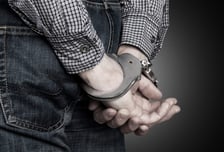 남편 장례식 후 친해진 친척 '반전'...수면제 김밥 먹이고 집 뒤졌다