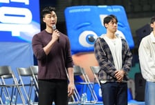 "안녕하세요, '감독' 박철우입니다" 팬들이 가장 먼저 들었다! 감동 안긴 우리카드 역발상 "팬들에게 가장 먼저 전하고 싶었다"
