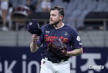 "롯데 팬들 에너지→마운드 위에서 큰 힘" 6이닝 7K 1실점으로 잘 버틴 비슬리 감격 소감