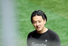 [포토]'외야에서 몸풀기' 김원중