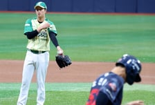 [포토] '노진혁 볼넷'  1이닝 시험등판 안우진