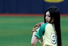 [한번에쓱] '키움 에이스 안우진 선발나선 날 시구나선' 오드유스 써머