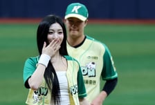 [포토] '시구는 완벽했지!' 오드유스 써머