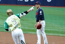 [포토] '1회말 선두타자 홈런' 이주형