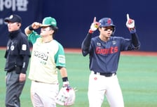 [포토] '5회초 2루타로 찬스 만든' 손성빈