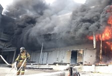 샌드위치 패널에 스프링클러도 없어…완도 화재가 삼킨 두 영웅