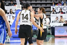 '압도적 기세' KB, 우리은행에 또 26점 차 완승... 3연승으로 챔프전 직행 '박지수·강이슬 39점 합작'