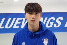 "당연히 기회 줘야죠" 이정효 '픽' 깜짝 첫선, '05년생' 김도연 "감독님 믿음 감사해... 더 발전하고파" [수원 현장]