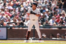 '악!' 이정후 머리 향한 '위협구 하나' 진짜 너무하네→결국 결과는 4타수 무안타 '뼈아픈 침묵'