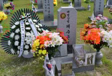 채 해병 부모 "죽은 사람처럼 살고 있다" 눈물...전 사단장 눈 질끈