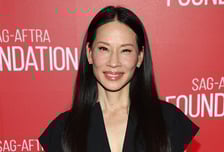 만져만 보고 '유방암' 진단?..."수술받았는데 오진" 유명 여배우의 고백