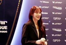 [포토] 안혜진 '스쿨룩으로 짜잔~'