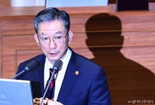 "전재수 불기소, 봐주기" 野 비판에…정성호 "엄정 수사결과" 반박