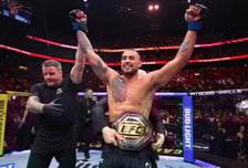 '무릎 다치고 대체 어떻게' 울버그, '1R KO승' 라이트헤비급 챔피언 등극... '명예의 전당' 스완슨은 TKO로 커리어 마감 [UFC]