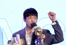 [포토] 한선수 '승빈이 파이팅'