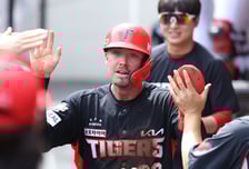 KIA가 옳았다! 적응기 '억까' 날린 데일, 데뷔 후 12G 연속 안타 행진→외인 최장 '롯데 이시온' 16G 연속 '정조준'