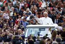 트럼프 맹비난에 맞선 '미국인 교황' 레오14세 "두렵지 않아"