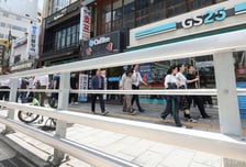 까딱하면 또 인도 돌진…방호울타리·말뚝으로 보행자 사고 막는다