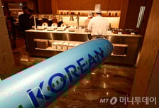 "대한항공, 1분기 호실적…2분기부터 영업이익 하락세 전망"-하나